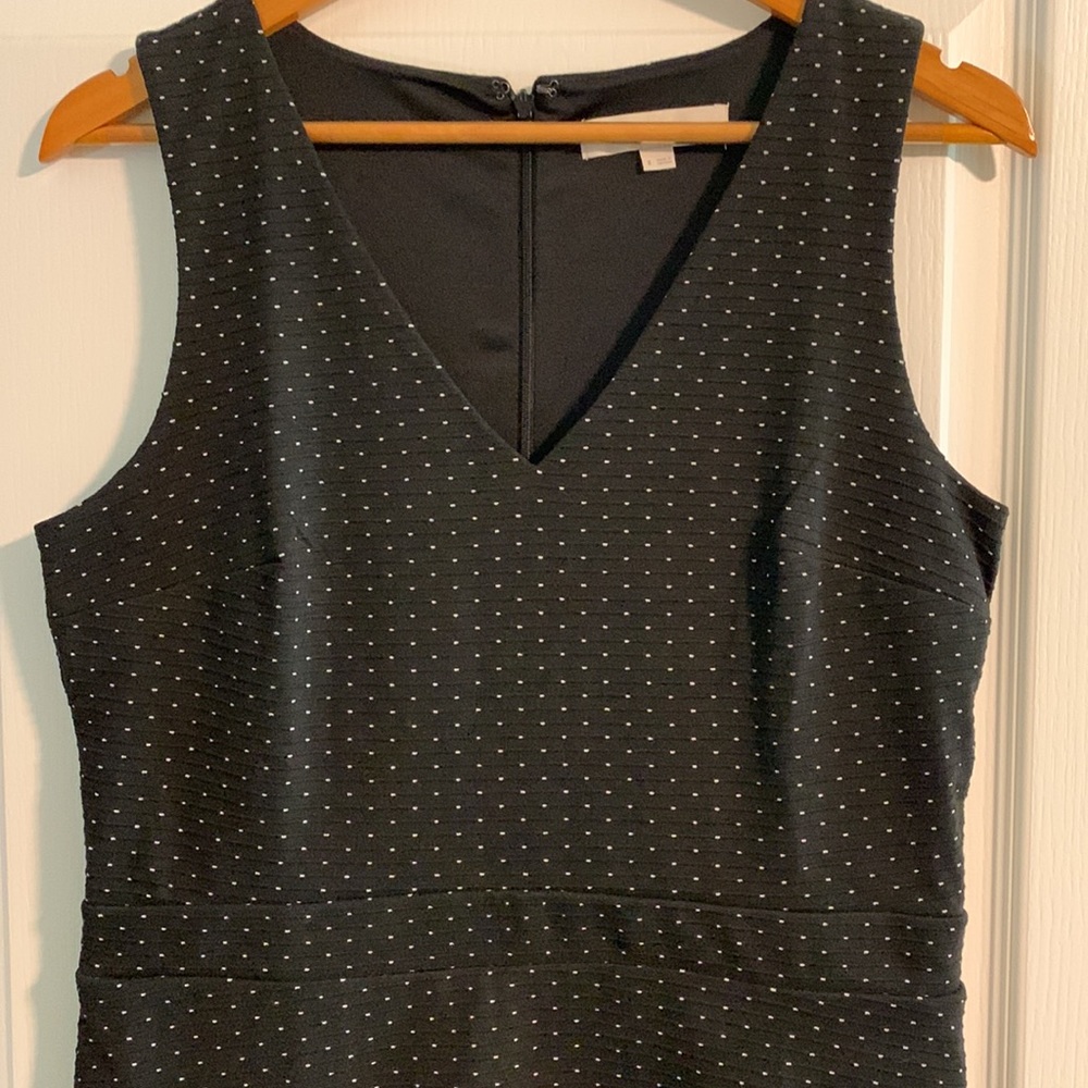 NWOT sleeveless dress with pockets!